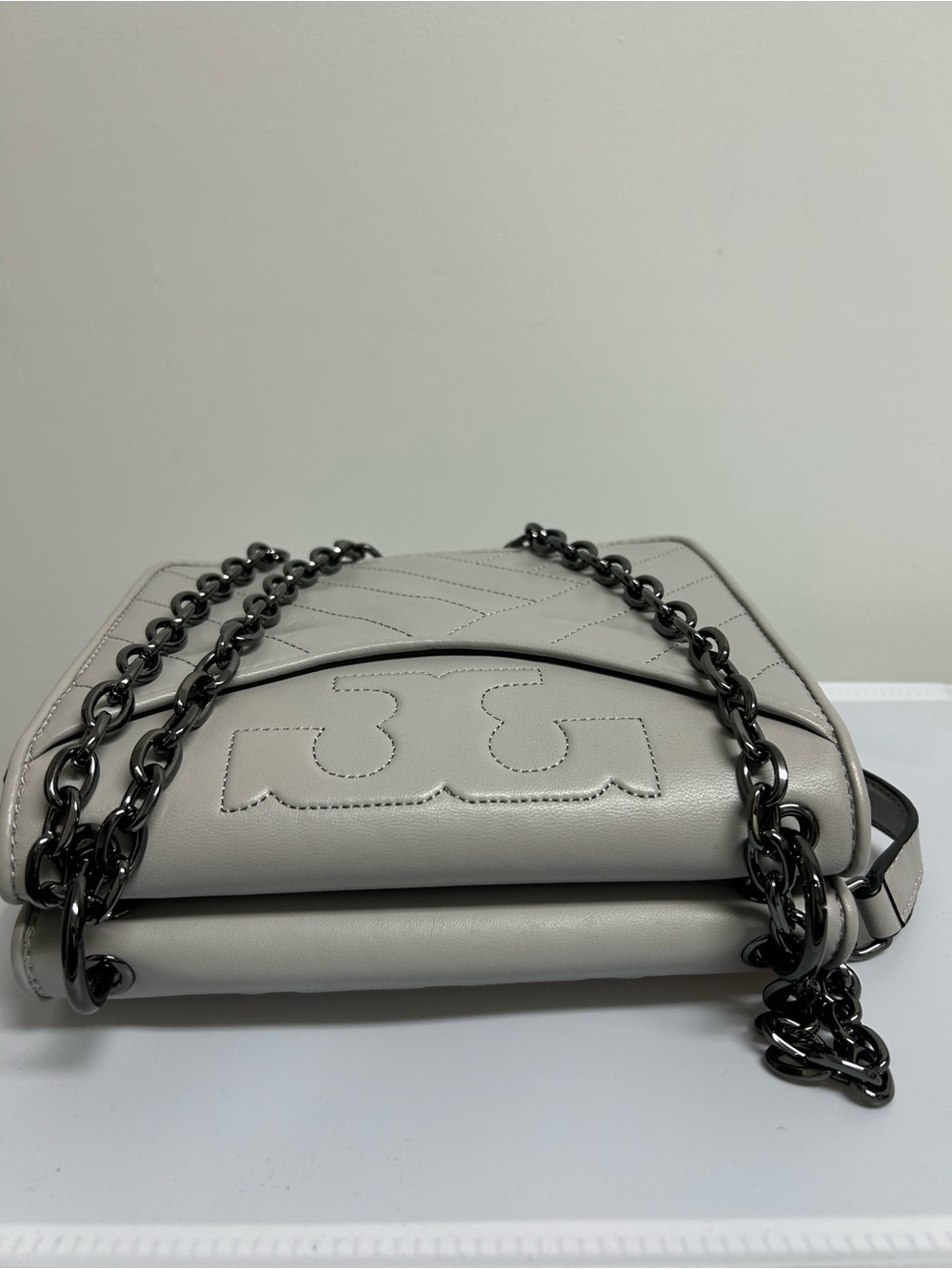 Tory Burch Quilted Logo Chain Shoulder Bag in Light Gray